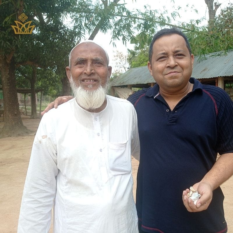 With Mr. Abdul Aziz who first discover phuti karpas cotton